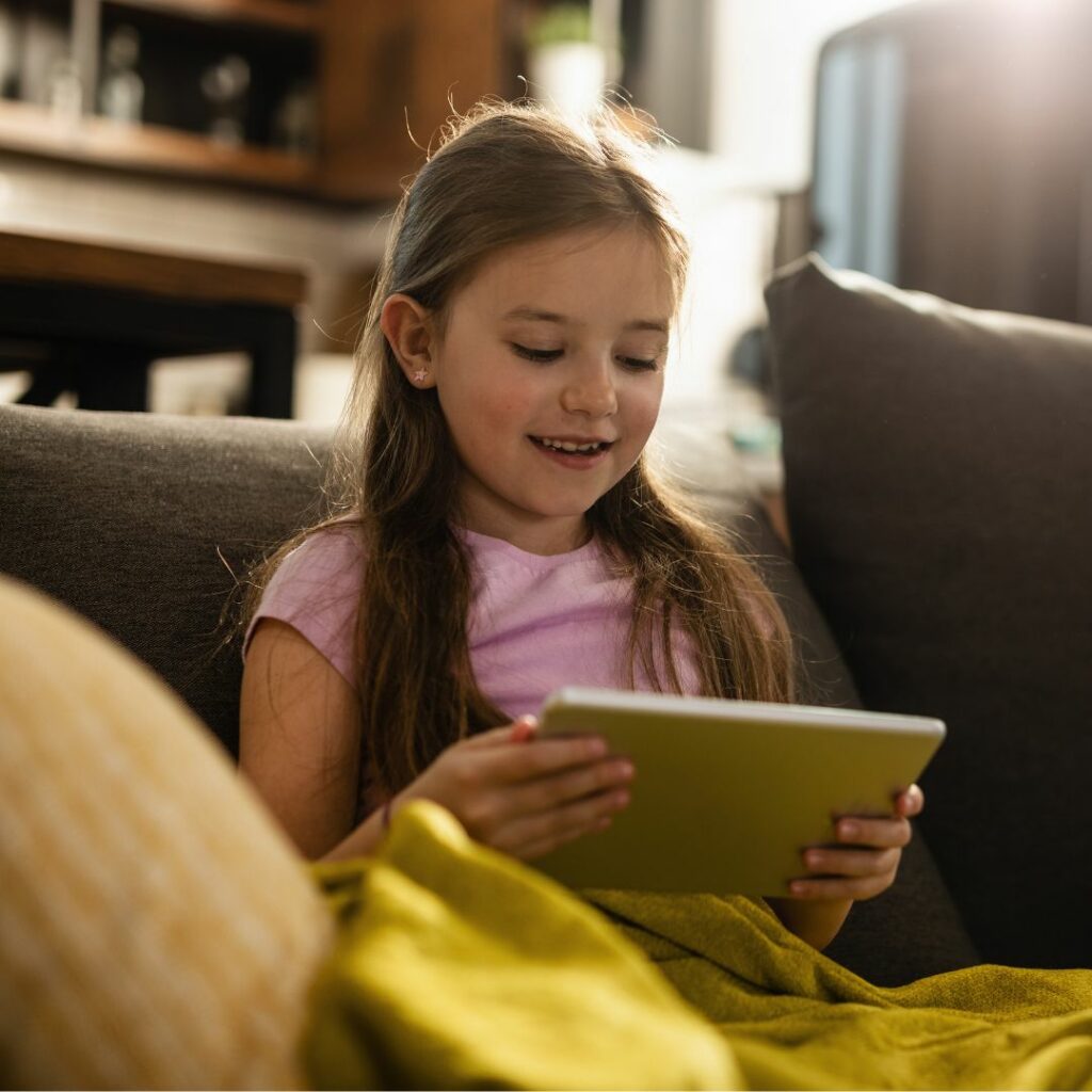niña con tablet